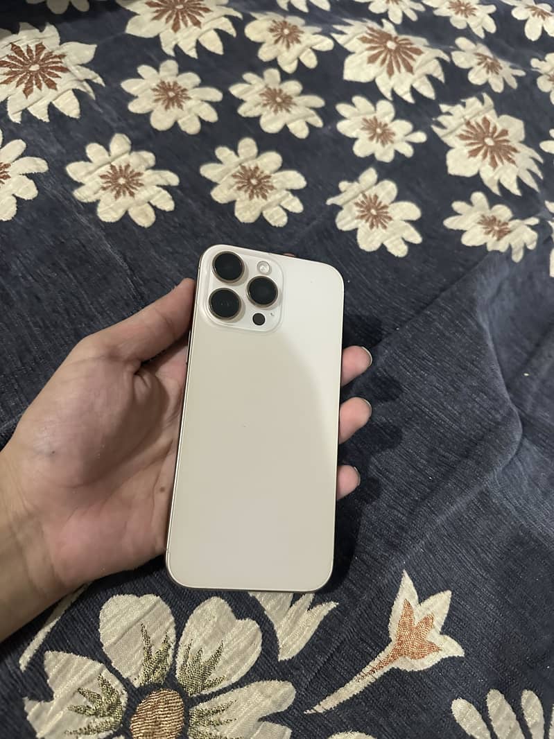 Apple iPhone 16 Pro Max 5