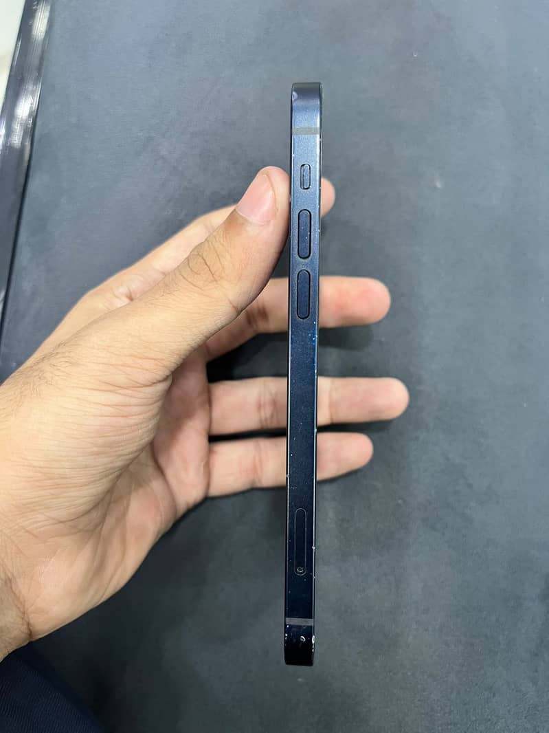 IPhone 12 3