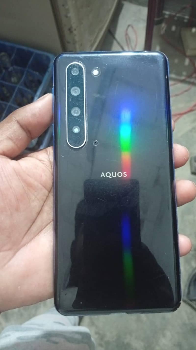 Sharp Aquos R5G 1