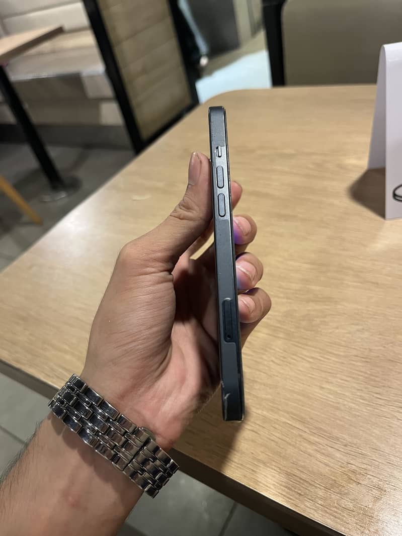 Apple iPhone 13 2