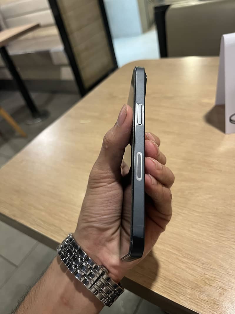 Apple iPhone 13 3