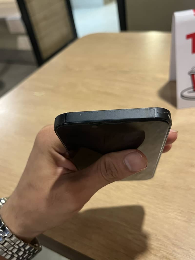 Apple iPhone 13 5