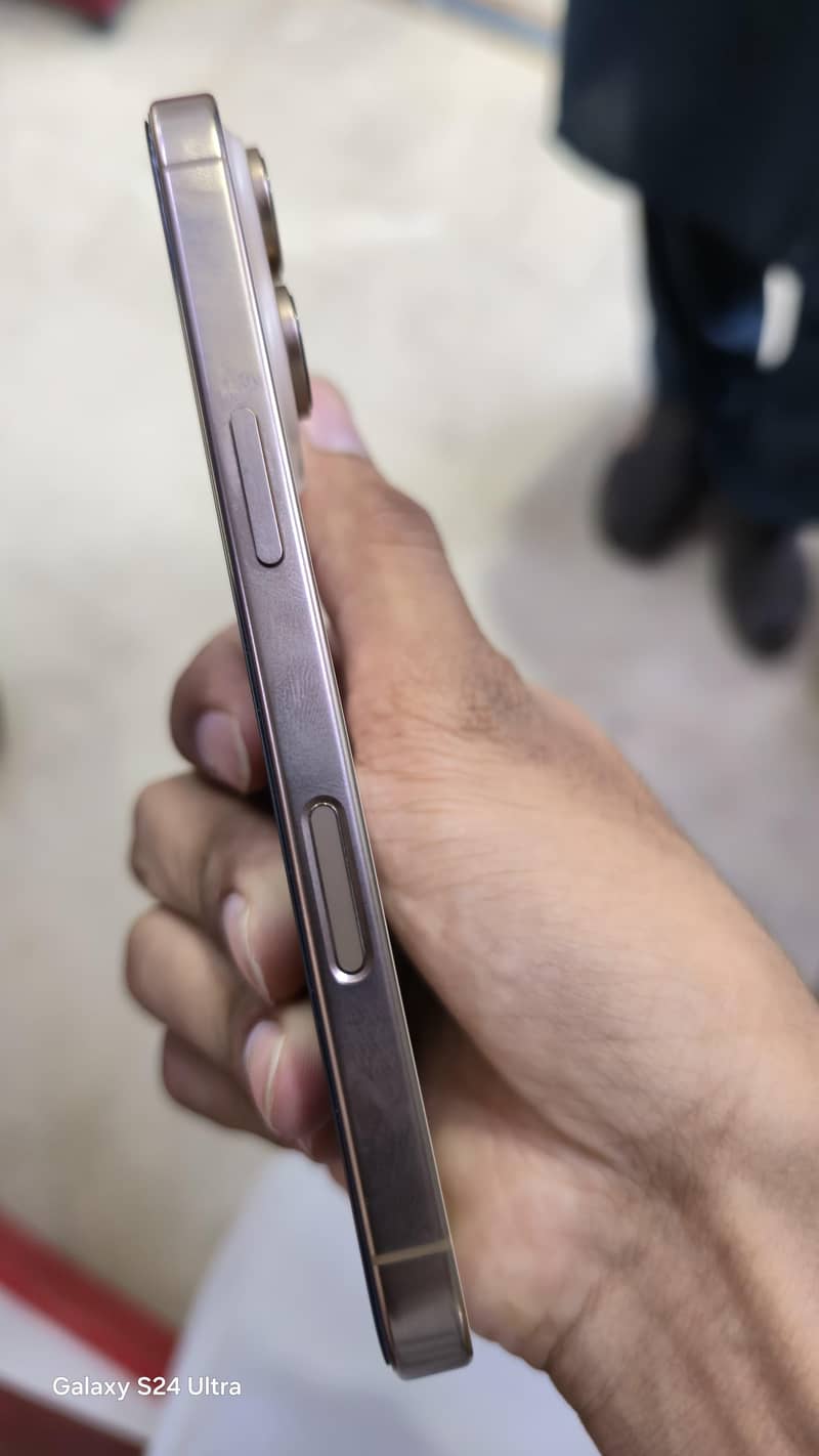 Apple iPhone 16 Pro 1