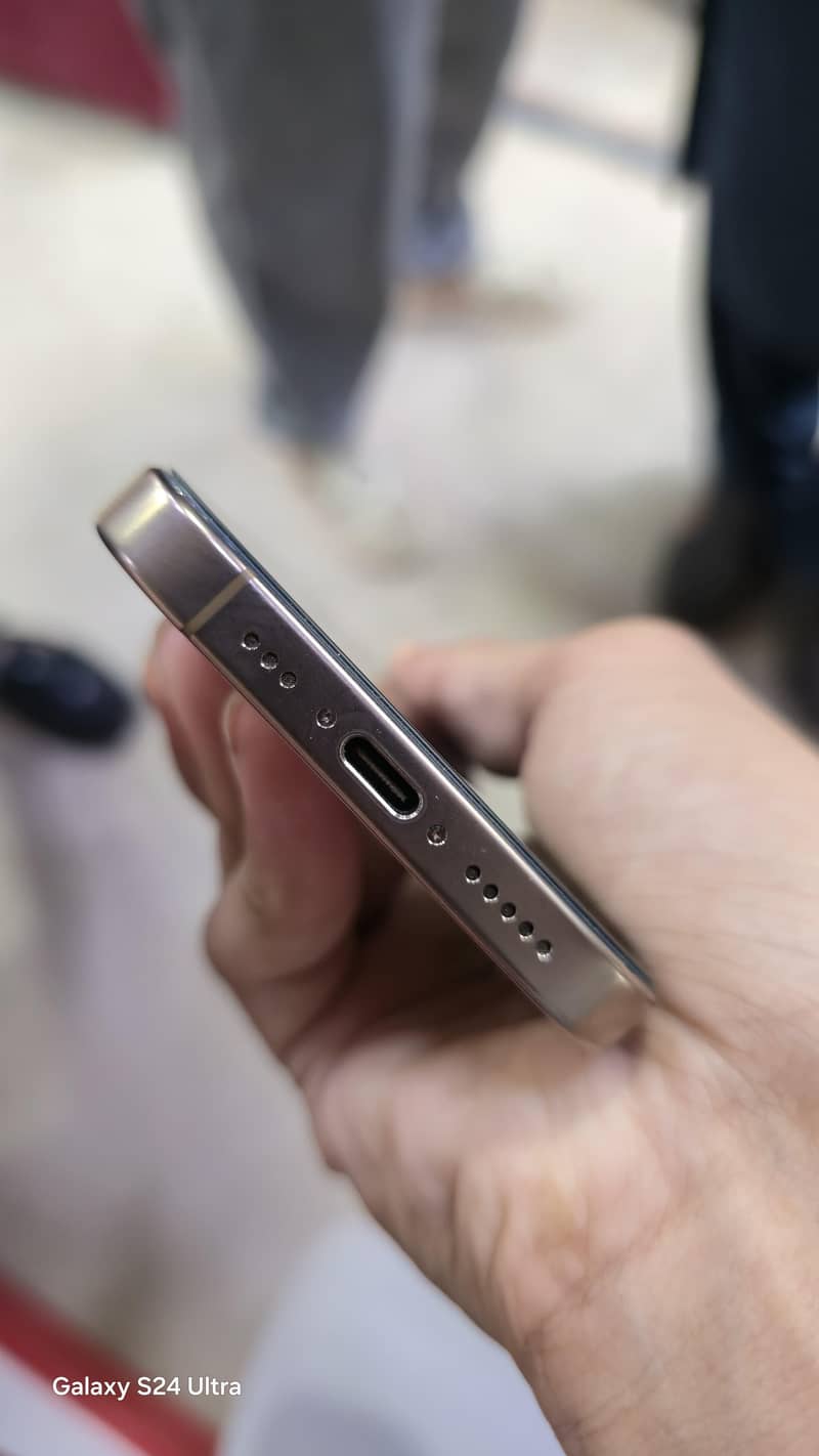 Apple iPhone 16 Pro 4