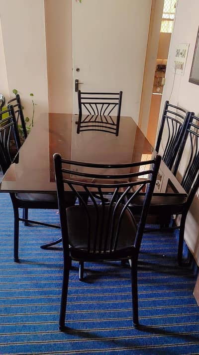 Dining table for Sale
