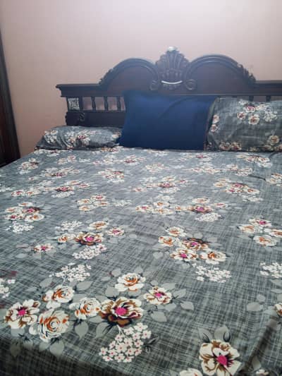 king size bed  ( you can do bargaining) for contact no : 03222108774fa