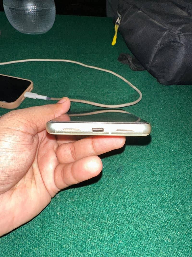 Google Pixel 7 4