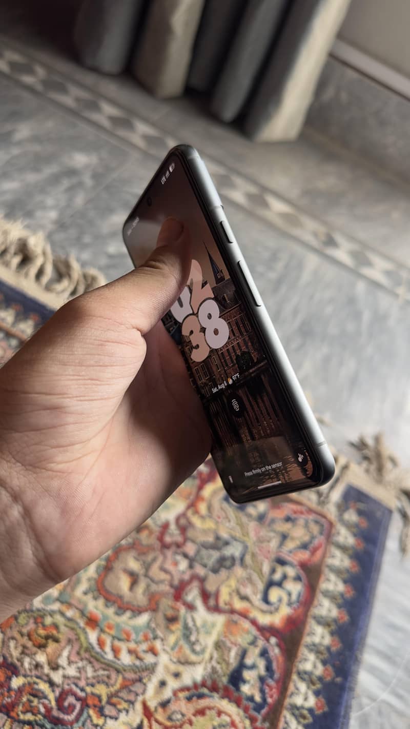 Google Pixel 8 4