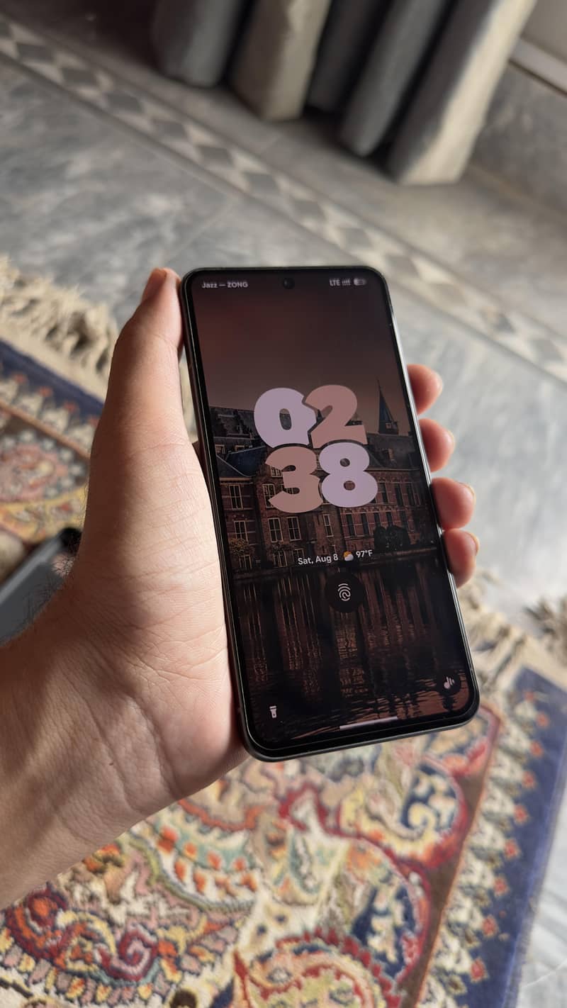 Google Pixel 8 5
