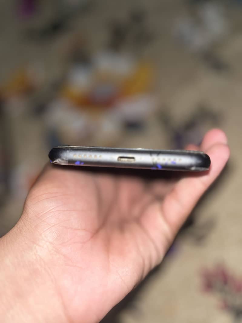 Apple iPhone 11 0