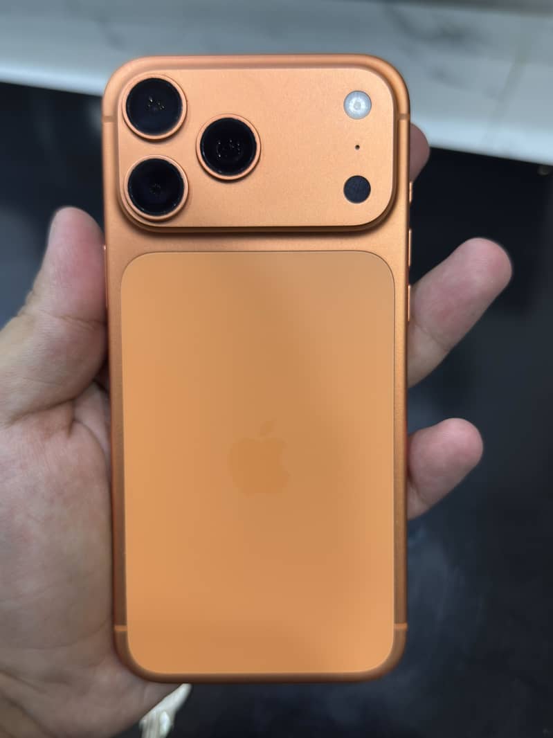 Apple iPhone 17 Pro Max 4