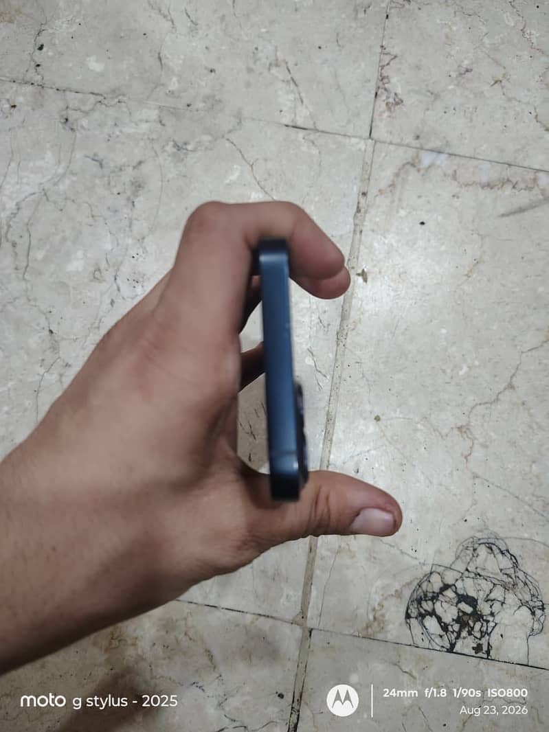 Apple iPhone 13 0