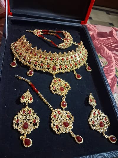 new bridal jewllery set condition 10/10 unused