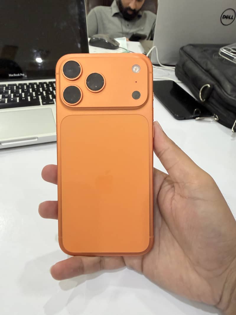 Apple iPhone 17 Pro Max 4
