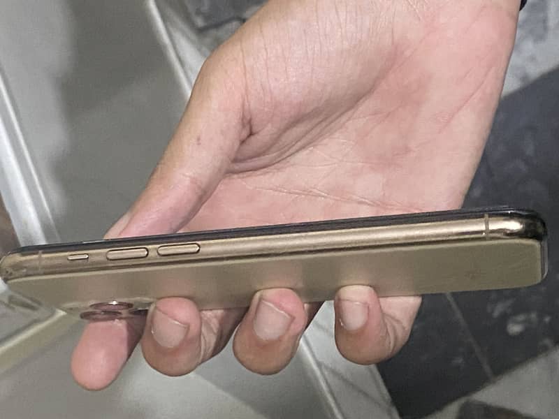Apple iPhone 11 Pro 1