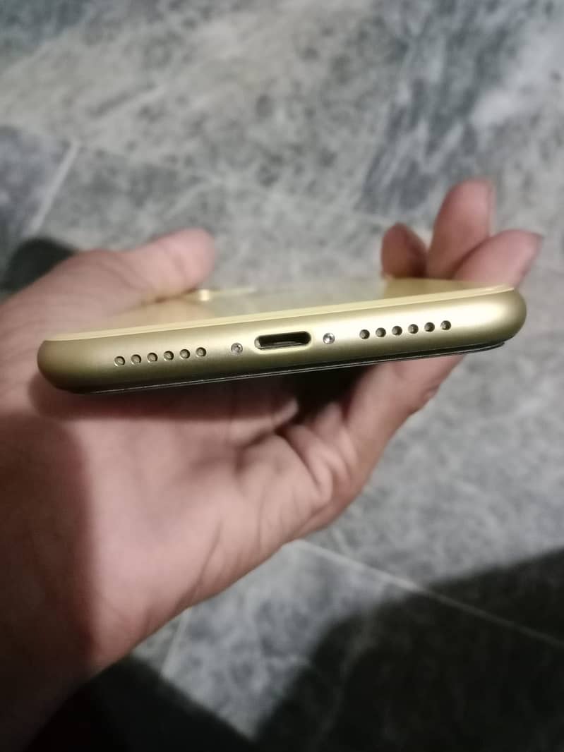 Apple iPhone 11 3