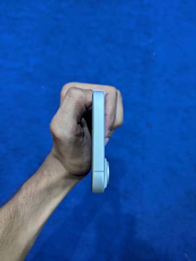 Apple iPhone 16