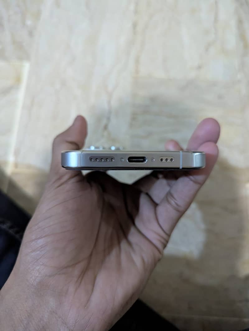 Apple iPhone 15 Pro 2