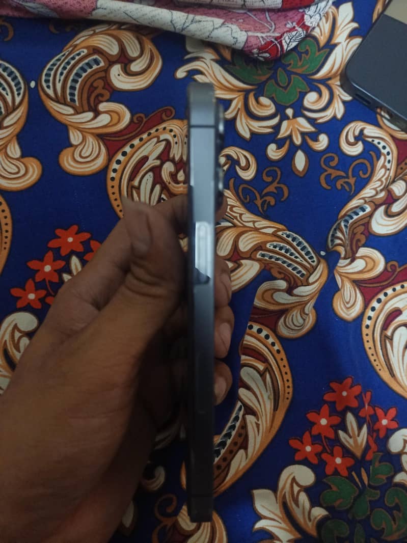 Apple iPhone 13 Pro 2