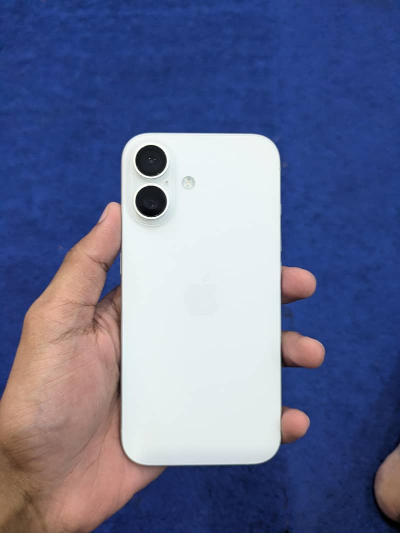 Apple iPhone 16 5