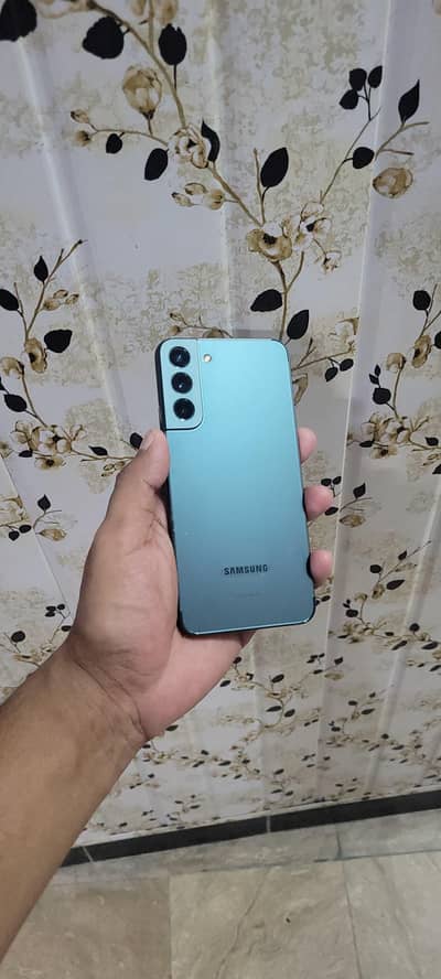 Samsung Mobile S22 Plus 8/128 lush condition with box