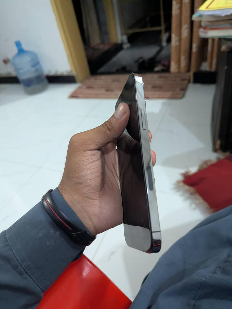 Apple iPhone 13 Pro Max 5