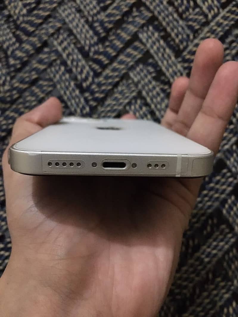 Apple iPhone 13 4