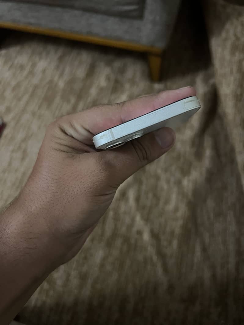 Apple iPhone 13 2