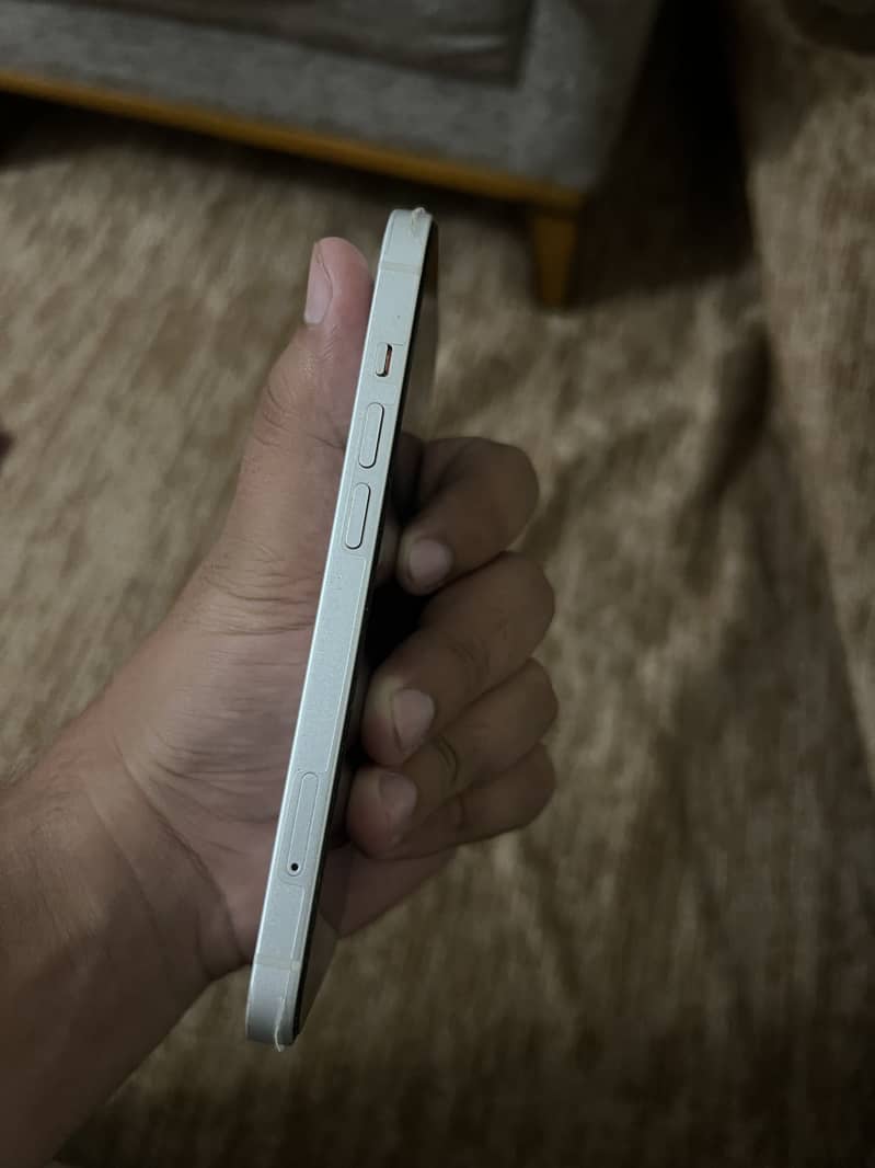 Apple iPhone 13 4