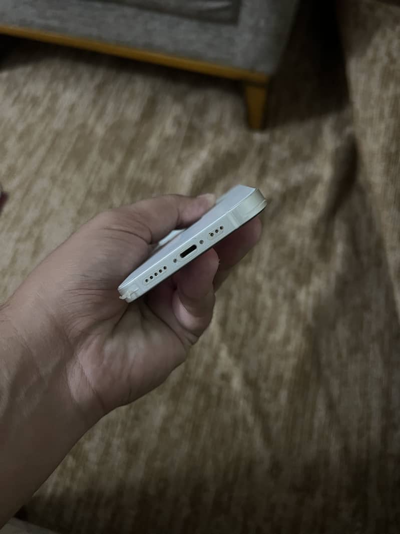 Apple iPhone 13 5