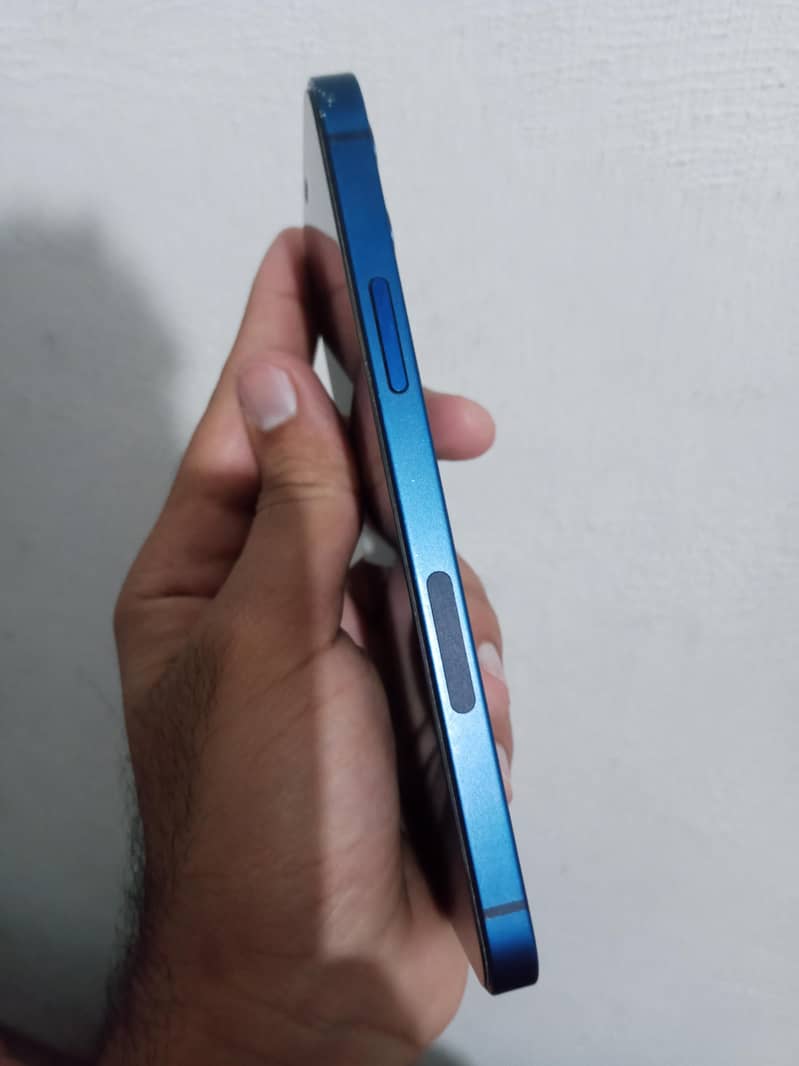Apple iPhone 12 4