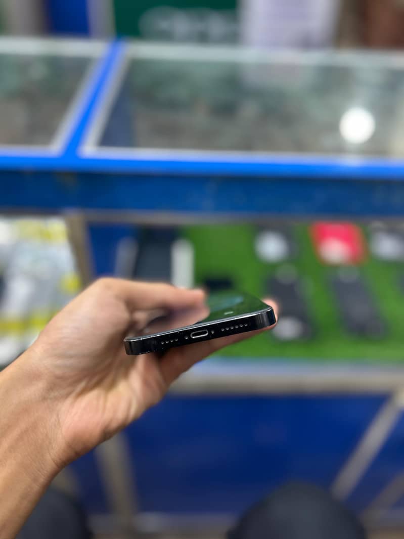 Apple iPhone 14 Pro Max 4
