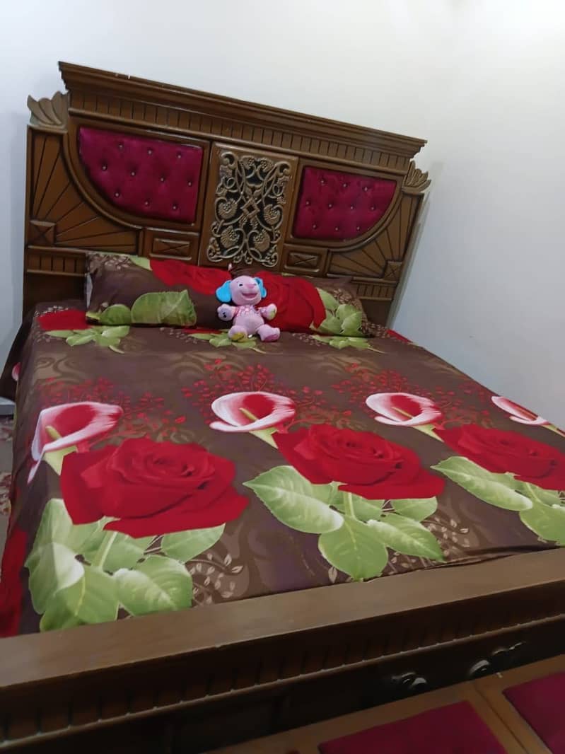 Double bed with side tables 0