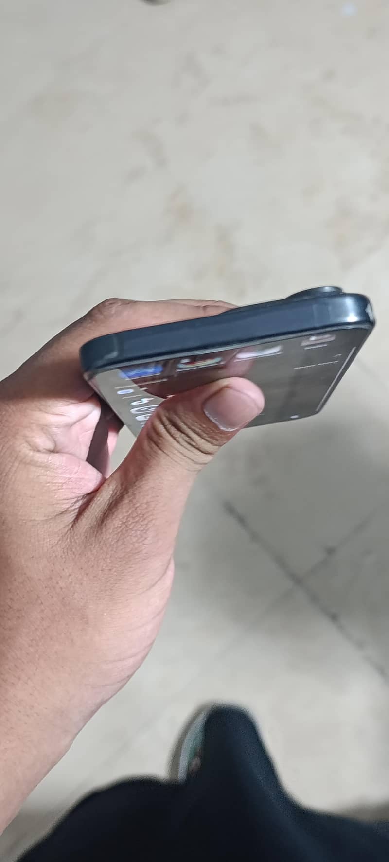 Apple iPhone 15 Pro Max 4