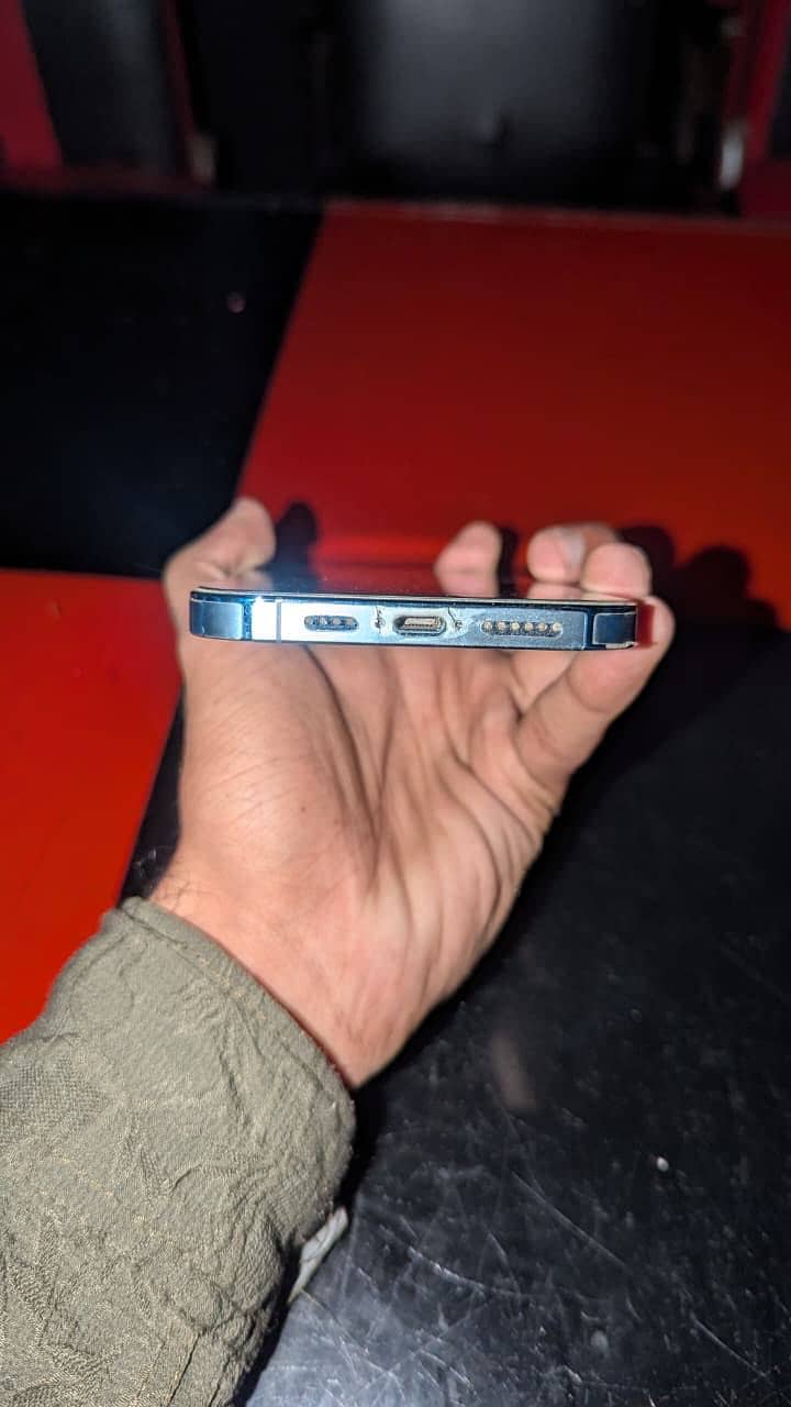 Apple iPhone 13 Pro Max 2