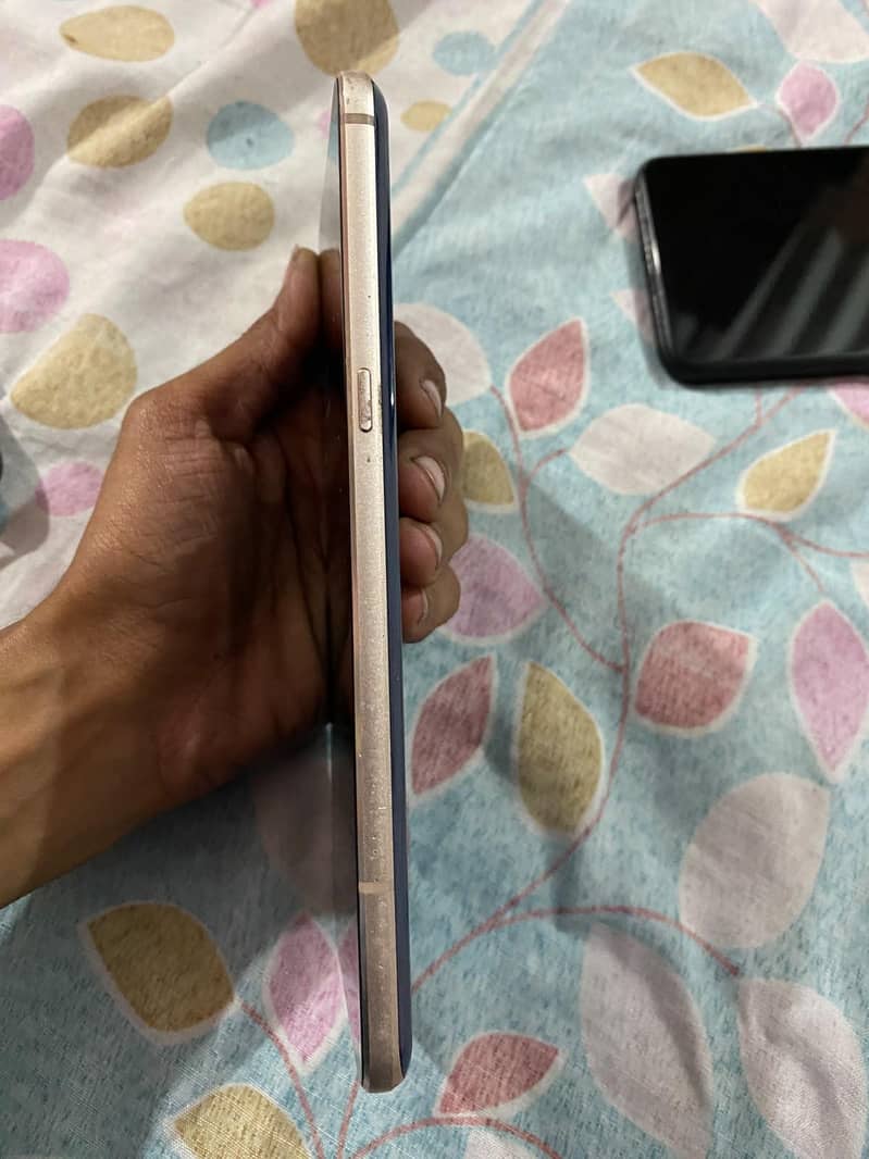 LG v60 3