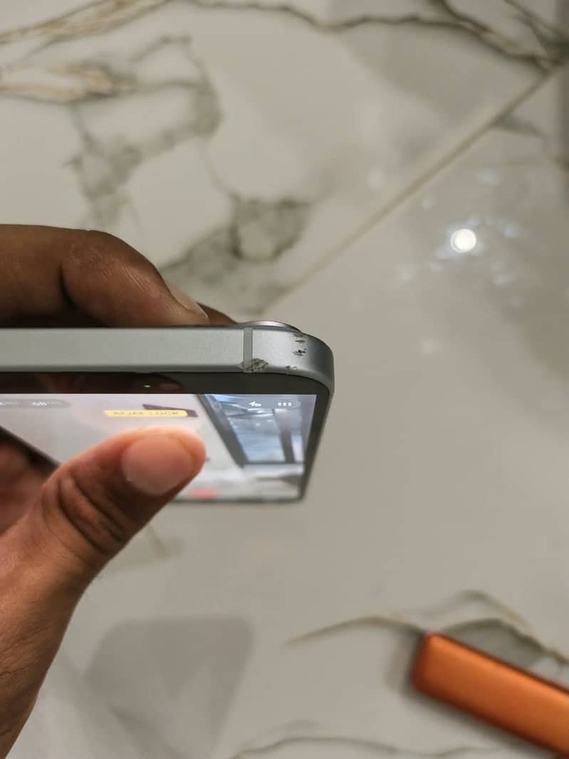 Apple iPhone 15 cycle count 51 4