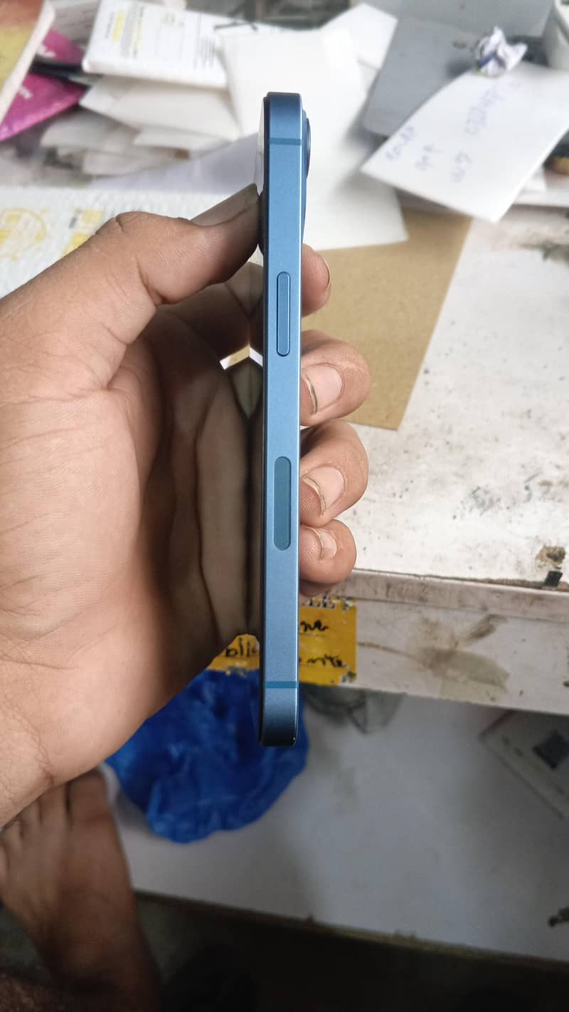 Apple iPhone 13 2