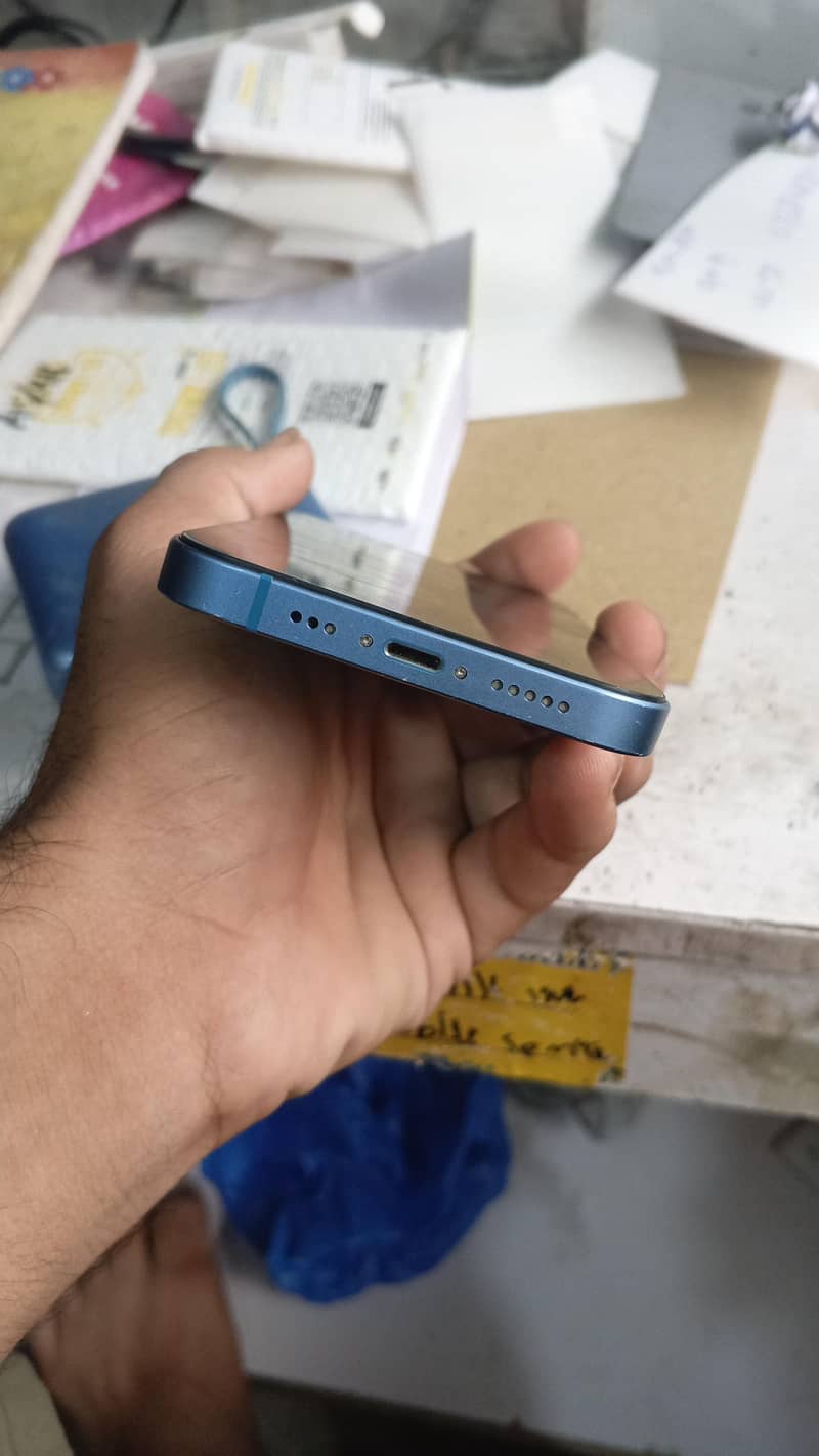 Apple iPhone 13 4