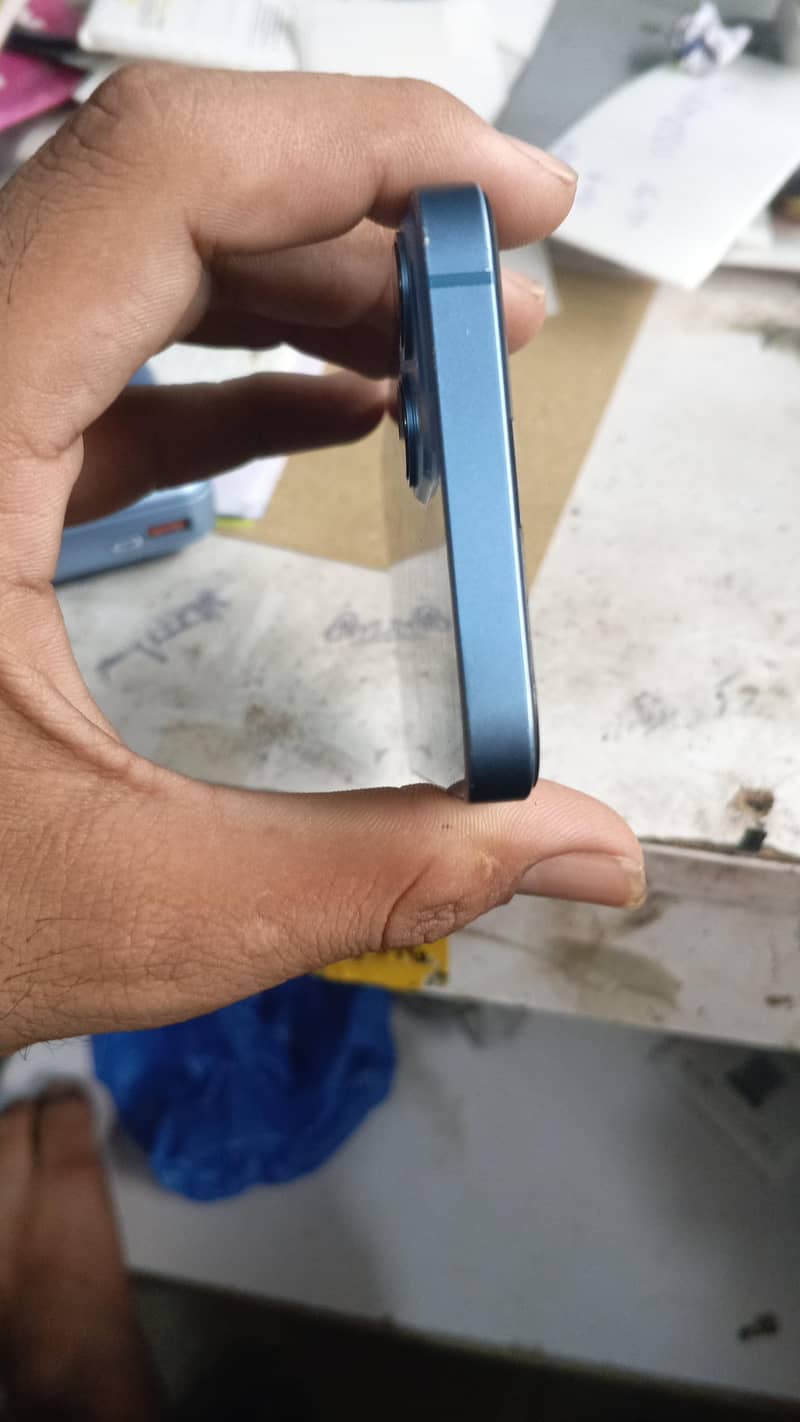 Apple iPhone 13 5
