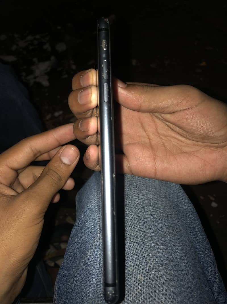 Apple iPhone 8 Plus 3