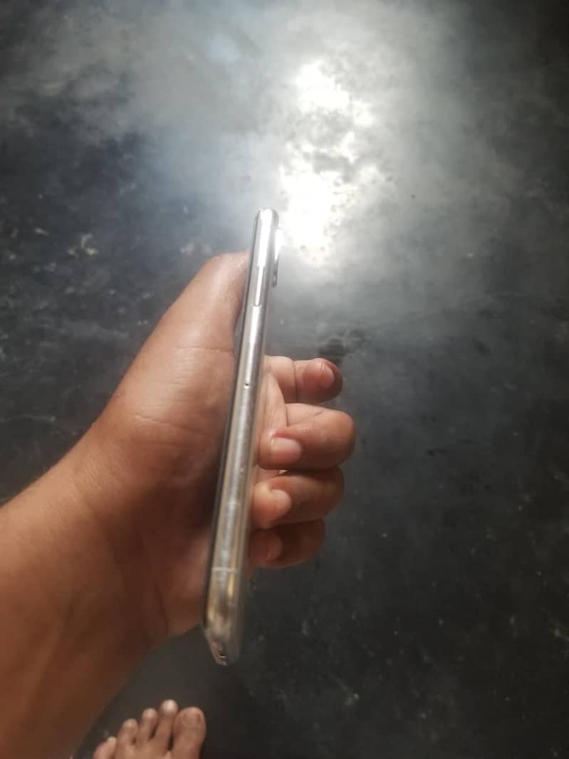 Apple iPhone X 5