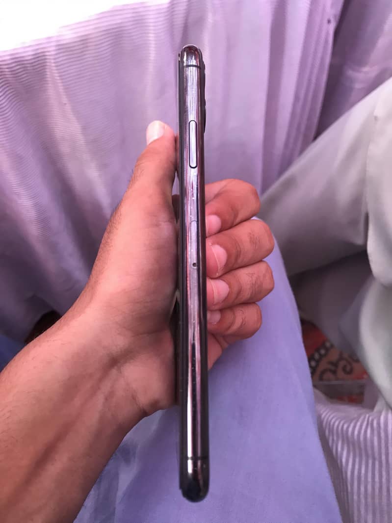 Apple iPhone 11 Pro Max 3
