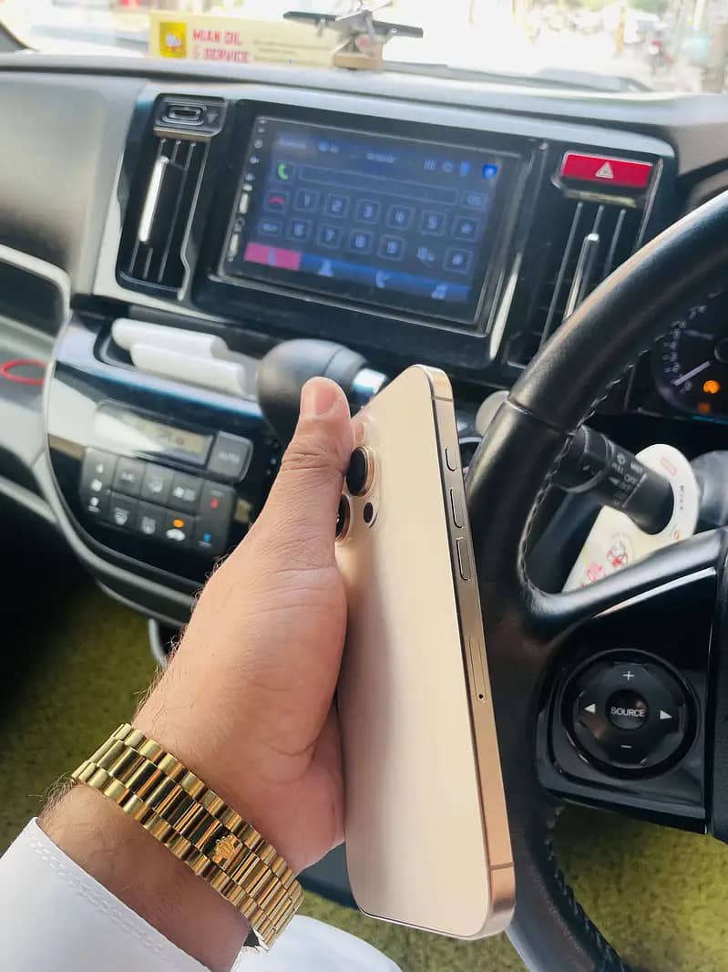 Apple iPhone 16 Pro 2