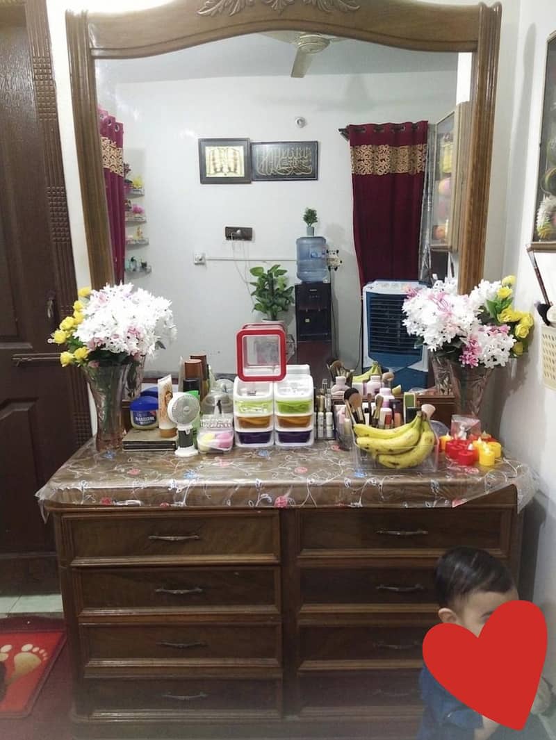 dressing table 2 year's used only 0