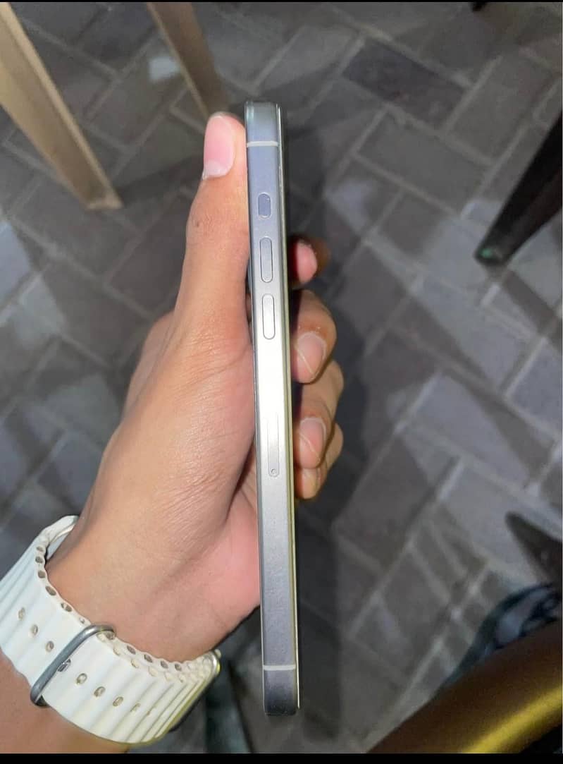Apple iPhone 15 Pro Max 1