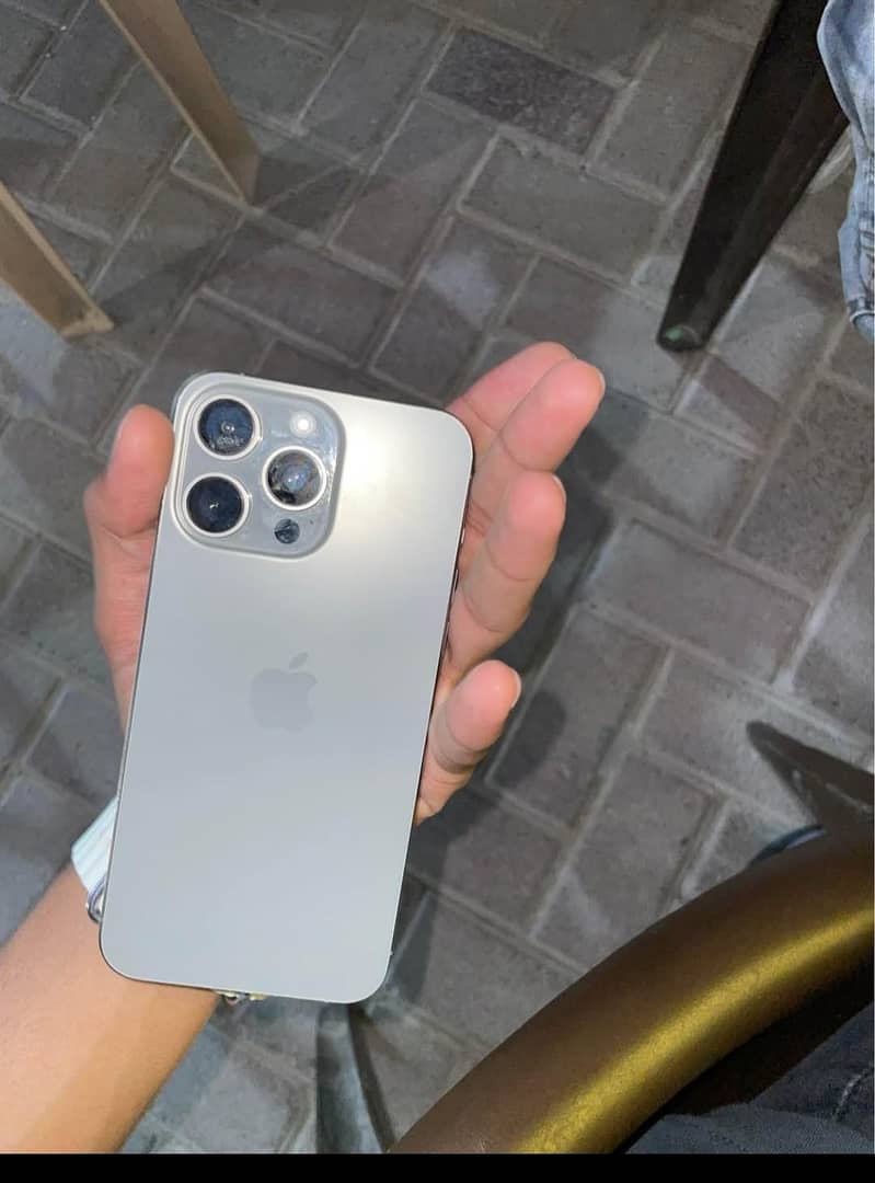Apple iPhone 15 Pro Max 2