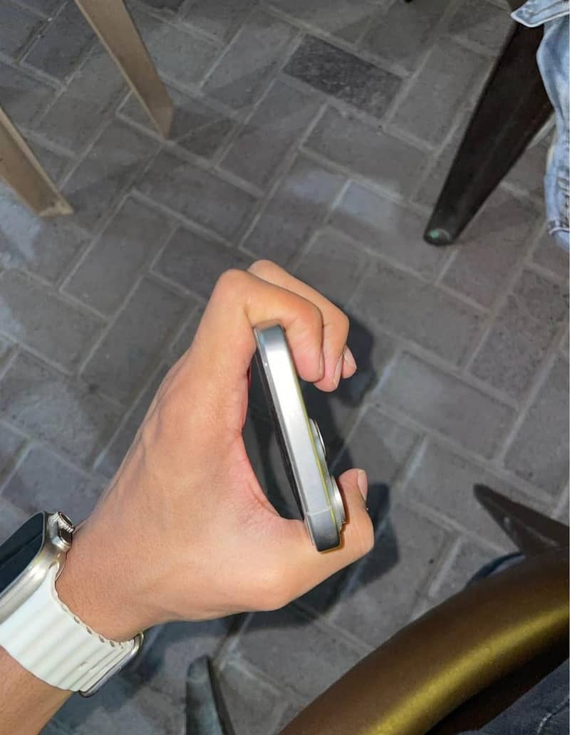 Apple iPhone 15 Pro Max 3