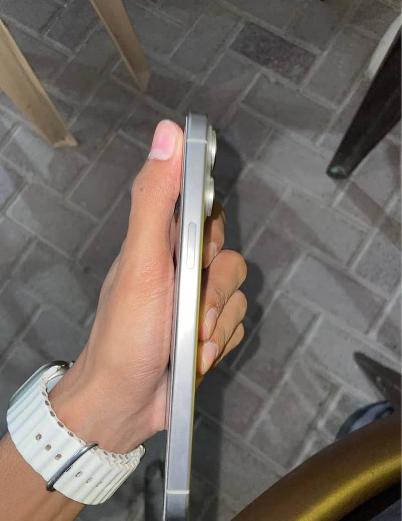 Apple iPhone 15 Pro Max 4