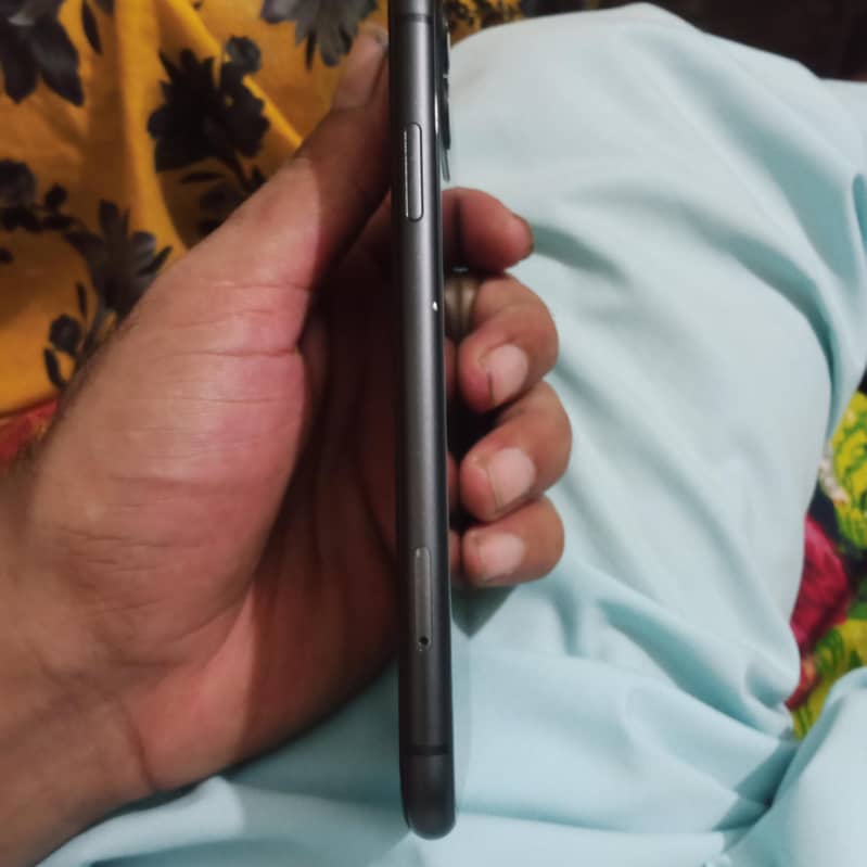 Apple iPhone 11 3